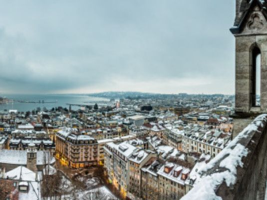 Vistas desde catedral ⓒSwitzerland Tourism swiss-image.ch/Jan Geerk Vistas des de la catedral de san pere de ginebra